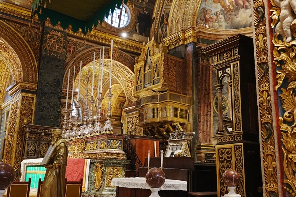 The cathedral up close